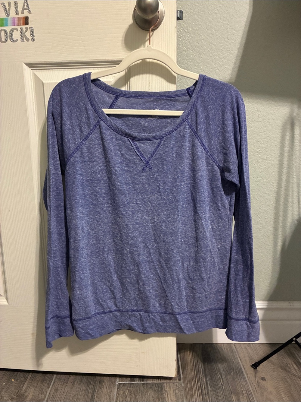 Women’s Lightweight Long-Sleeve Scoop Neck Top — Lilac